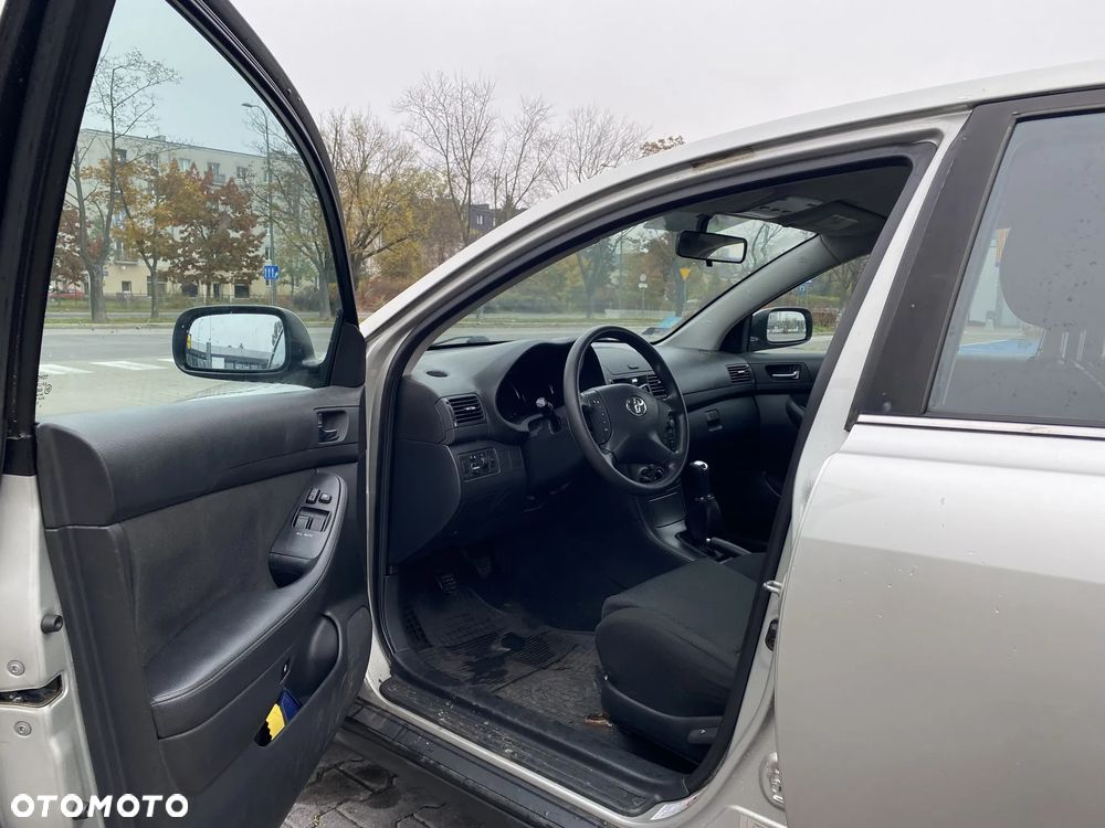 Toyota Avensis 2003 photo 3