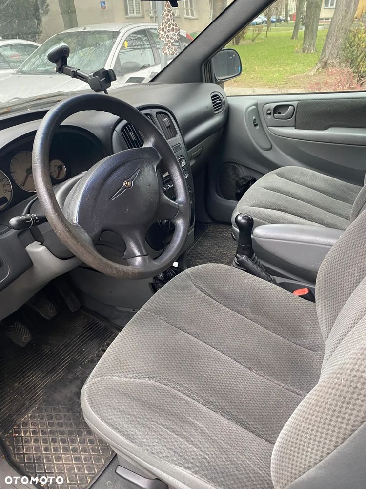 Chrysler Grand Voyager - 3