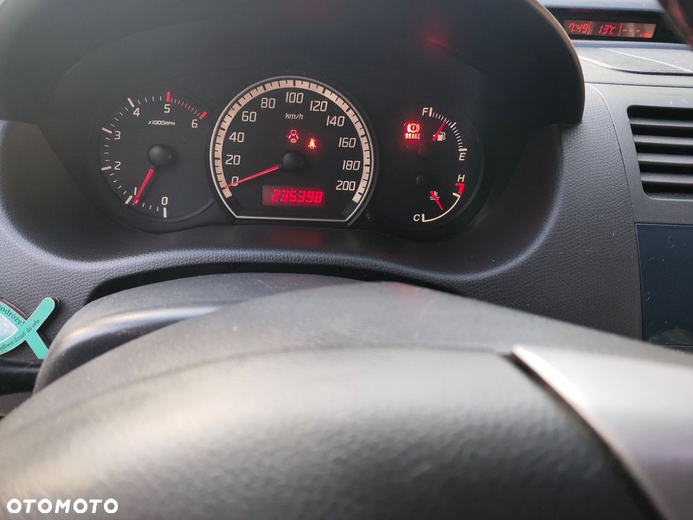 Suzuki Swift 1.3 DDiS 16v GLX - 13