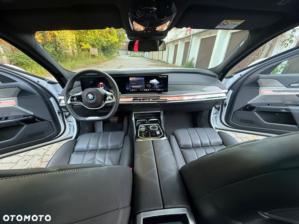BMW Seria 7 - 32