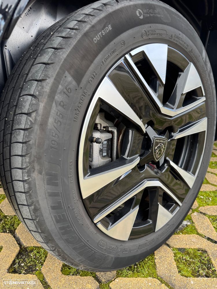 Peugeot e-208 Allure - 31