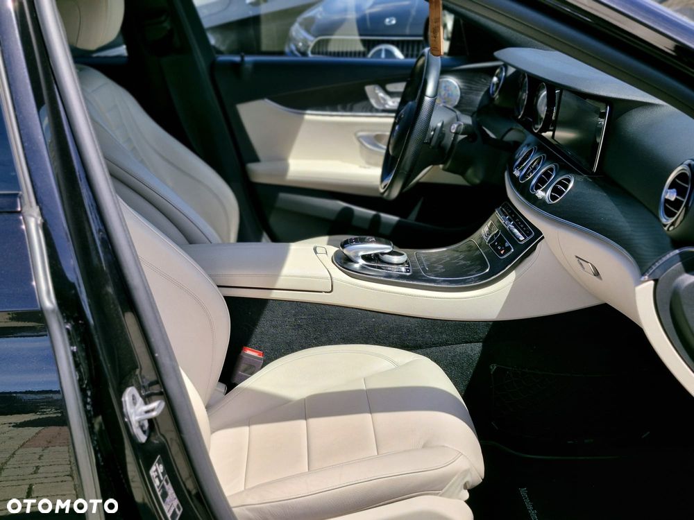 Mercedes-Benz Klasa E 220 d 4-Matic 9G-TRONIC - 19