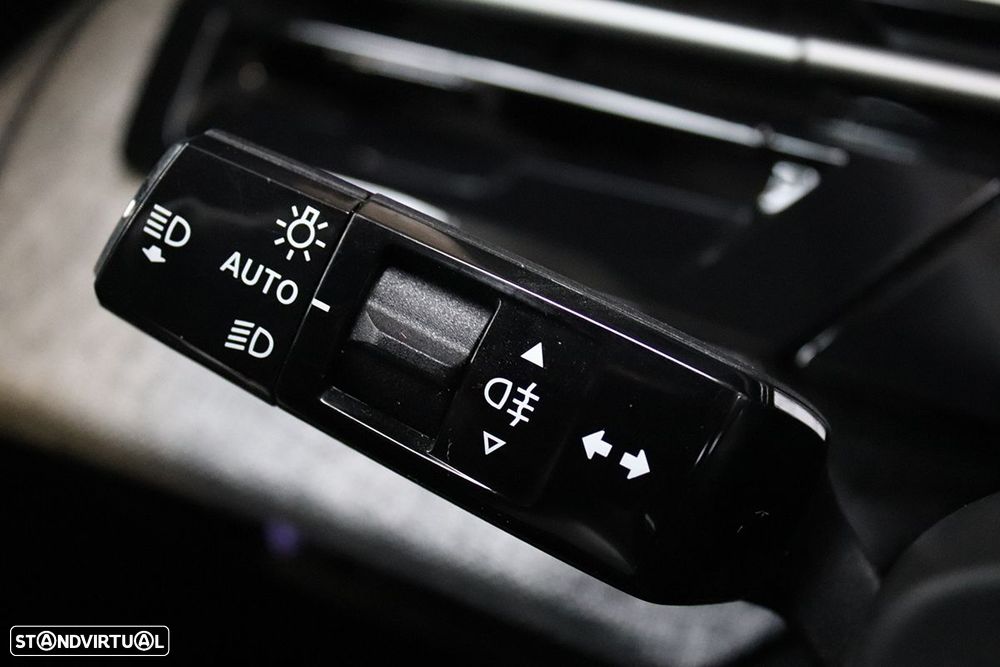 Peugeot 3008 1.2 Hybrid Allure e-DCS6 - 19