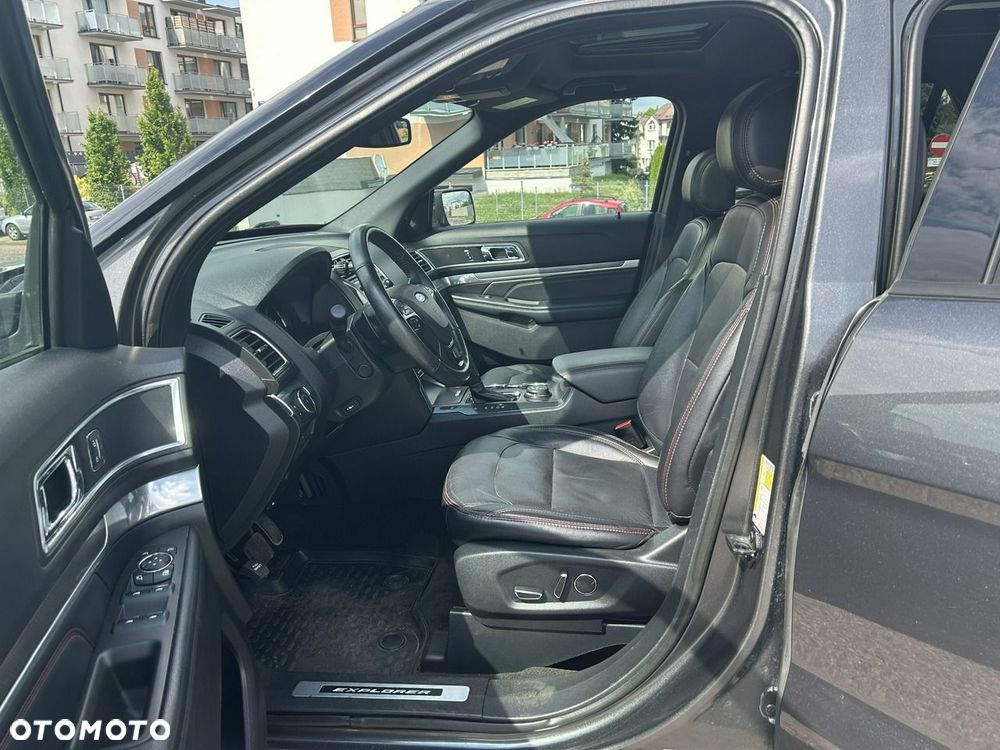 Ford Explorer - 26