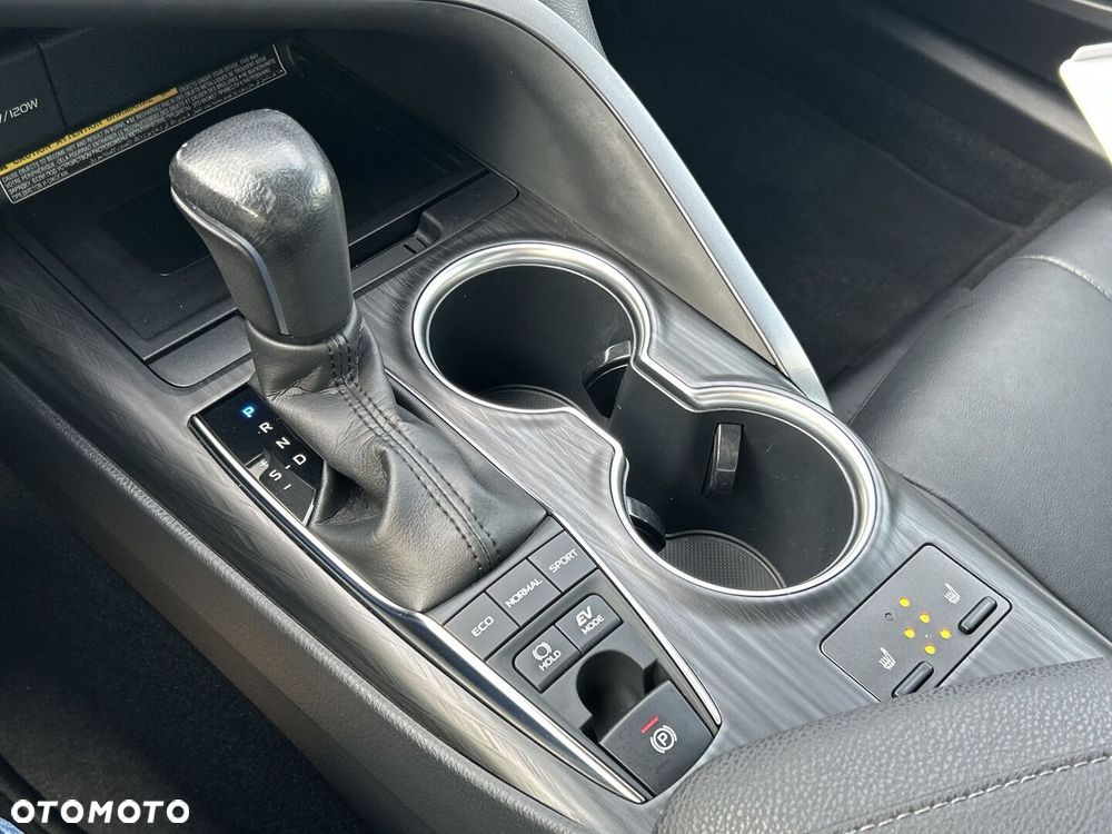 Toyota Camry 2.5 Hybrid Executive CVT - 27
