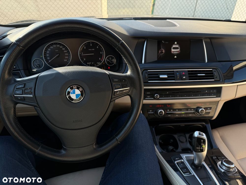 BMW Seria 5 518d - 24
