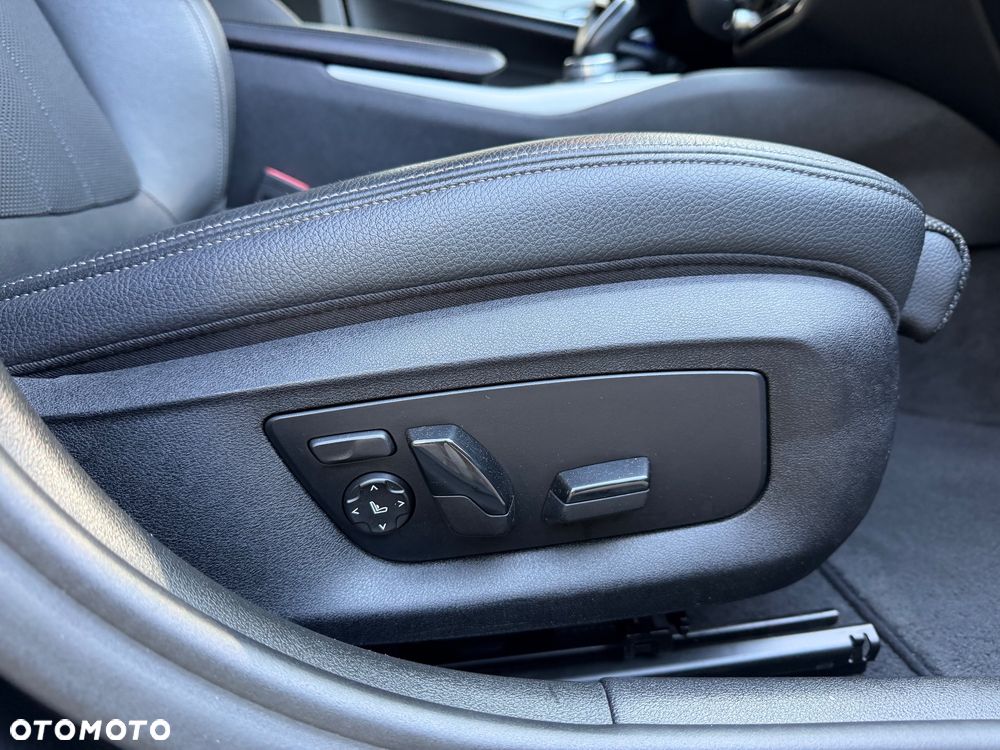 BMW Seria 5 530e iPerformance M Sport sport - 12