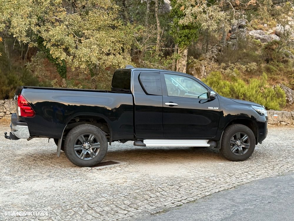 Toyota Hilux 2.8 D-4D 4WD GR Sport - 10