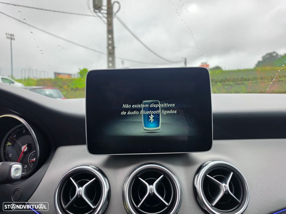 Mercedes-Benz GLA 200 Urban Aut. - 40