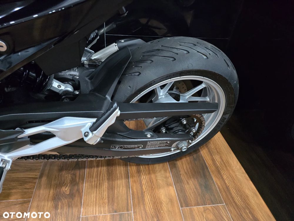 BMW F - 13