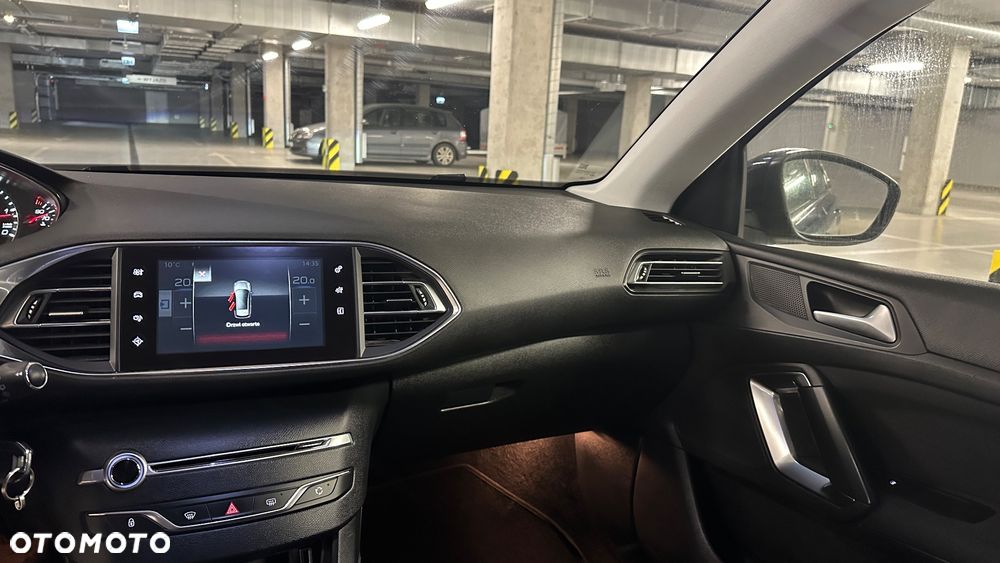 Peugeot 308 1.6 BlueHDi Allure S&S - 22