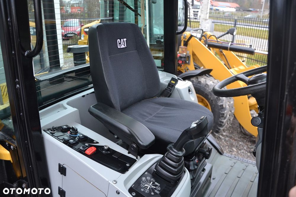Caterpillar CAT 906 M - 18