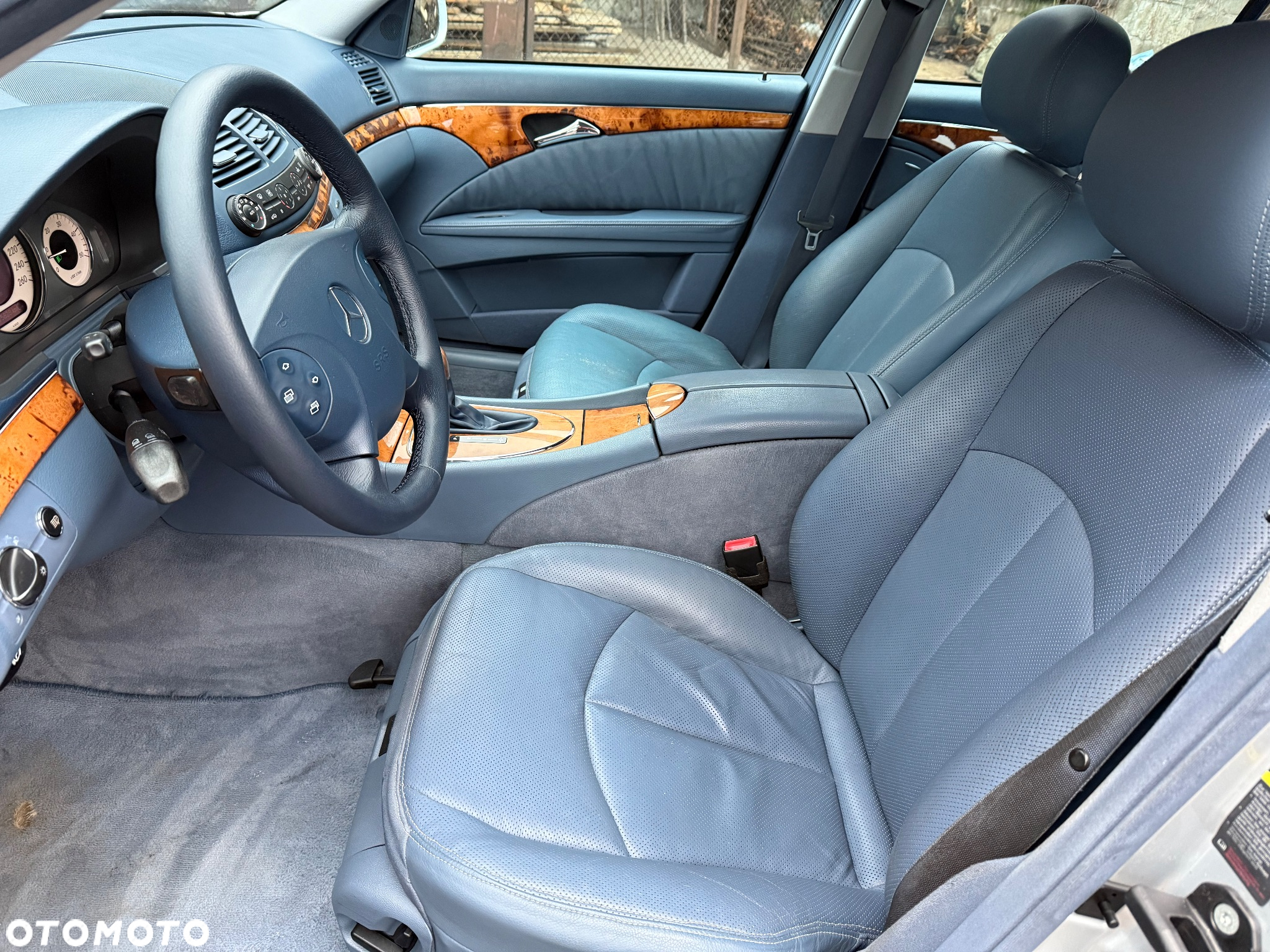 Mercedes-Benz Klasa E 320 T CDI Avantgarde DPF Sport Edition - 12
