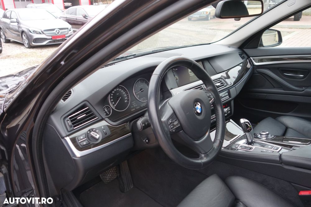 BMW Seria 5 530d xDrive - 24