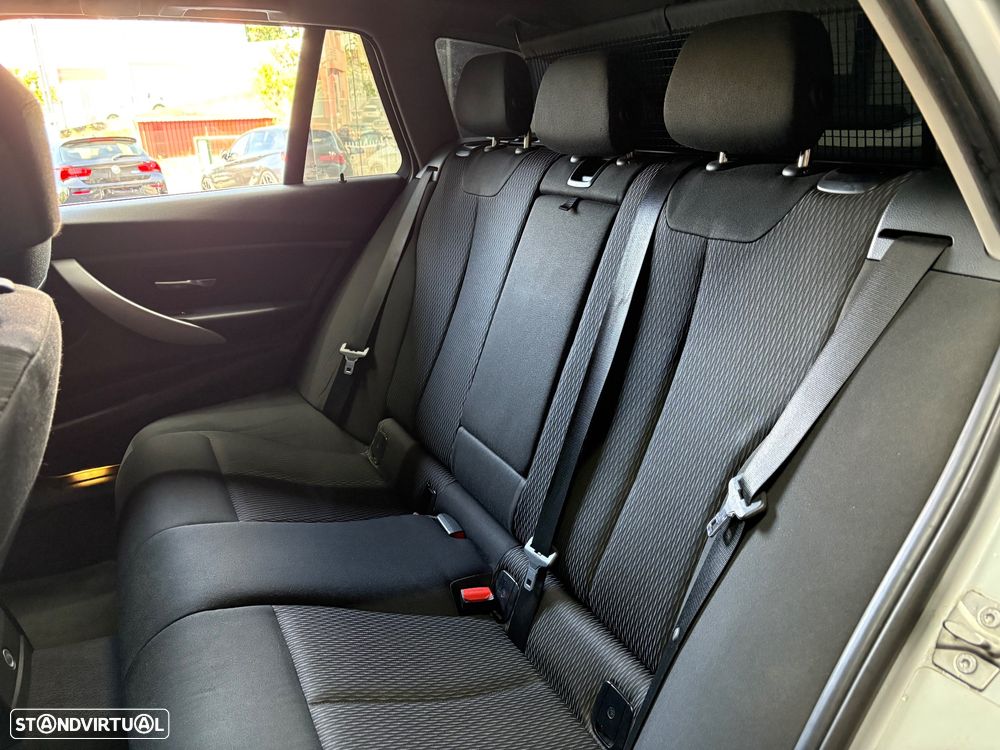 BMW 320 d Touring Aut. Sport Line - 41