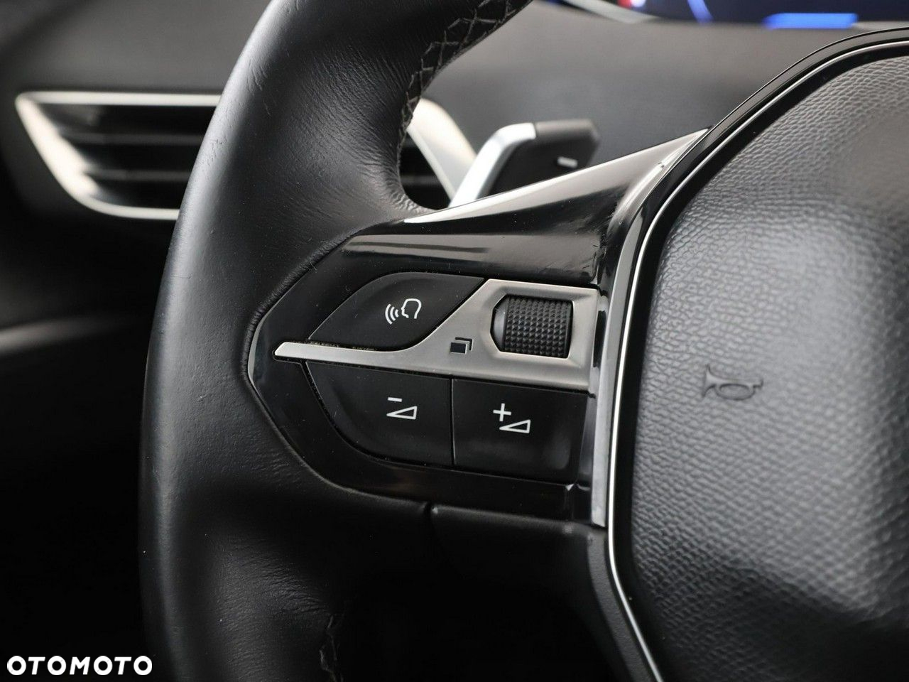 Peugeot 3008 1.2 PureTech Allure S&S EAT6 - 32