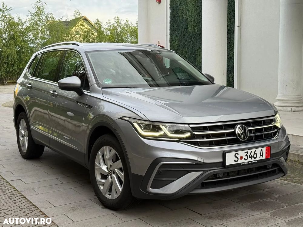 Volkswagen Tiguan - 1