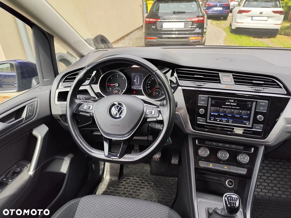 Volkswagen Touran - 12