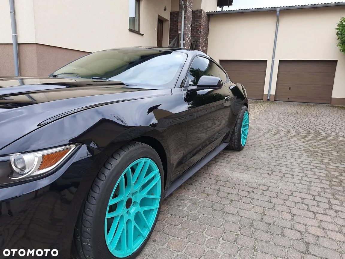 Ford Mustang - 16