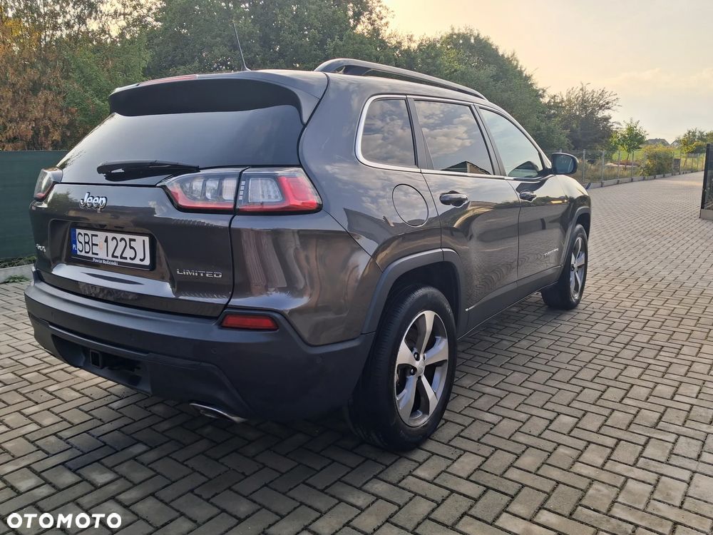 Jeep Cherokee - 4