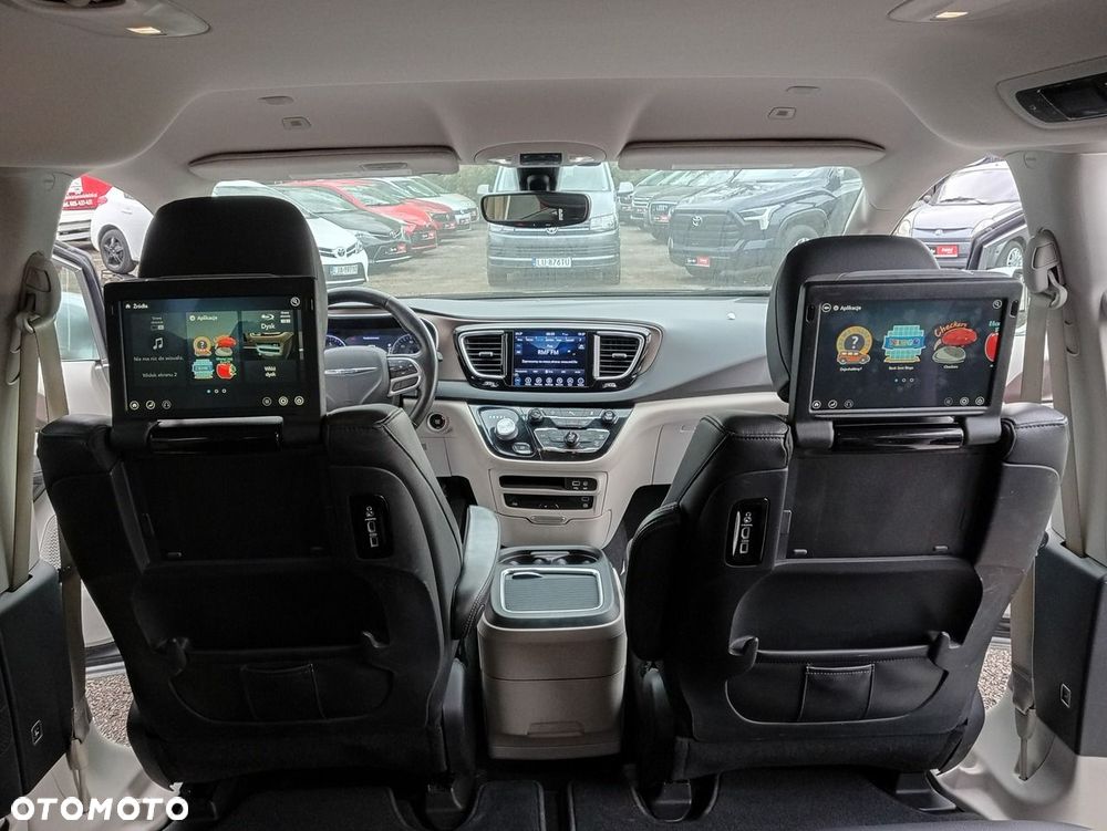 Chrysler Pacifica - 11