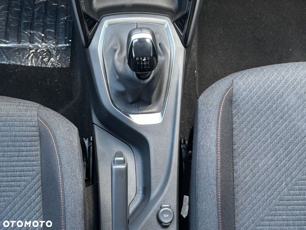 Peugeot 208 - 18