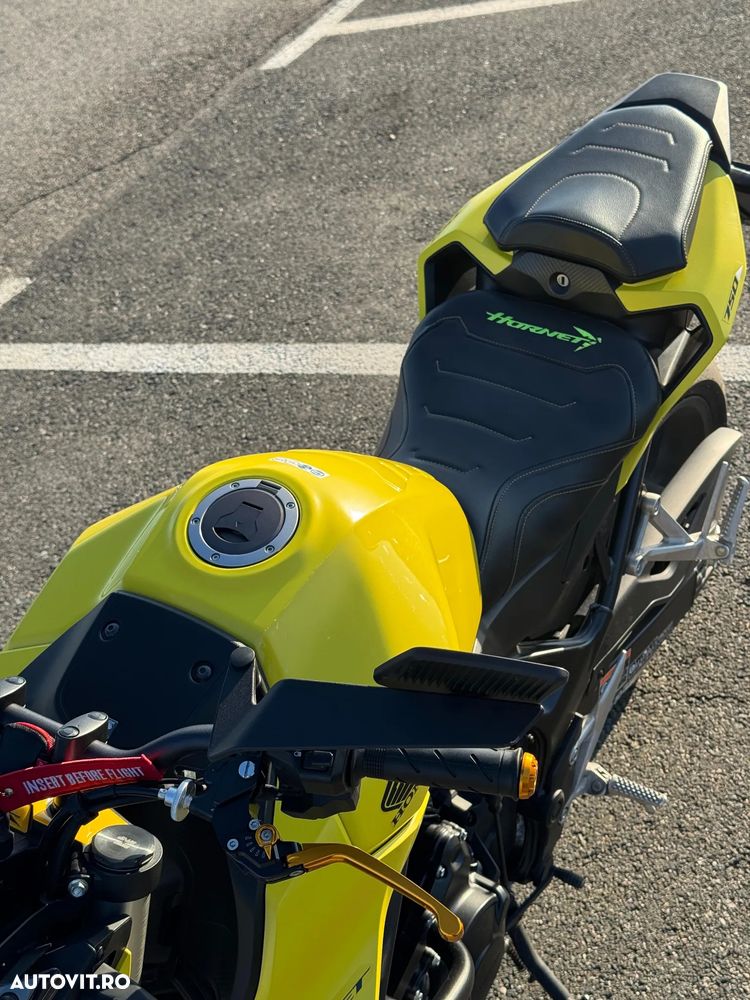 Honda CB 750 Hornet - 8