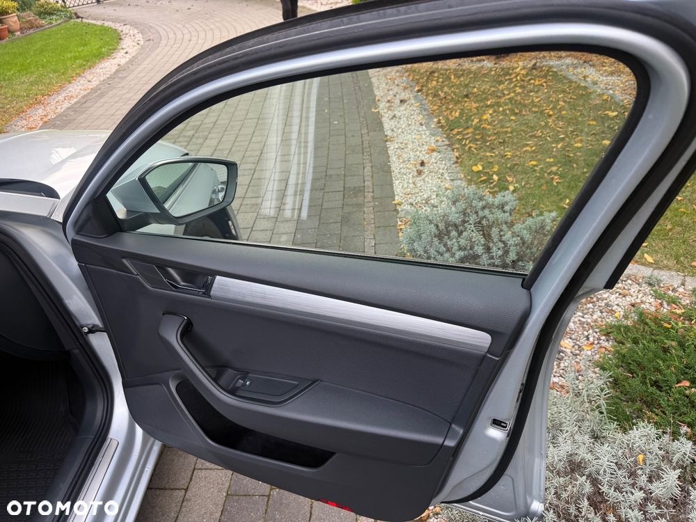 Skoda Superb 1.5 TSI Ambition DSG - 27