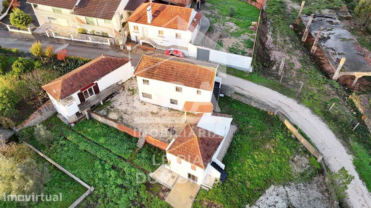 Moradia senhorial + 3 habitações em lote de 1197 m² - Grande imagem: 4/30