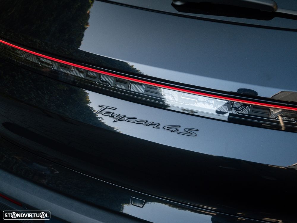 Porsche Taycan Cross Turismo 4S - 15