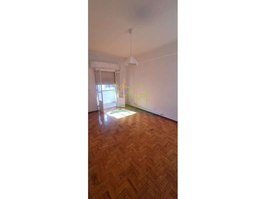 Apartamento T1 em Arrendamento - Olival Basto, Lisboa - Grande imagem: 2/42