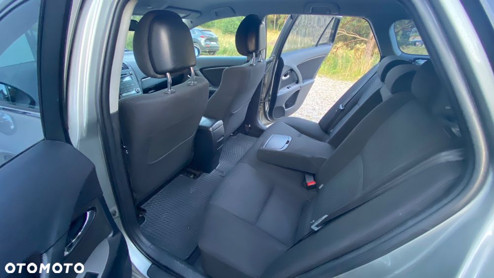 Toyota Avensis - 9