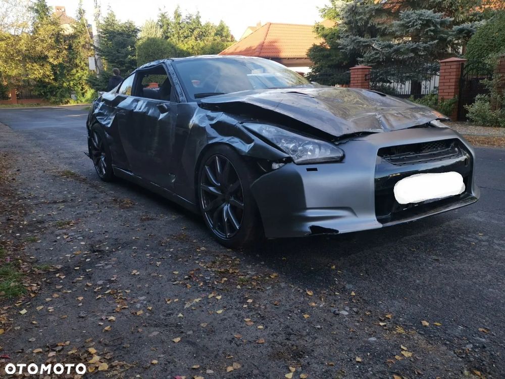 Nissan GT-R Premium Edition - 10
