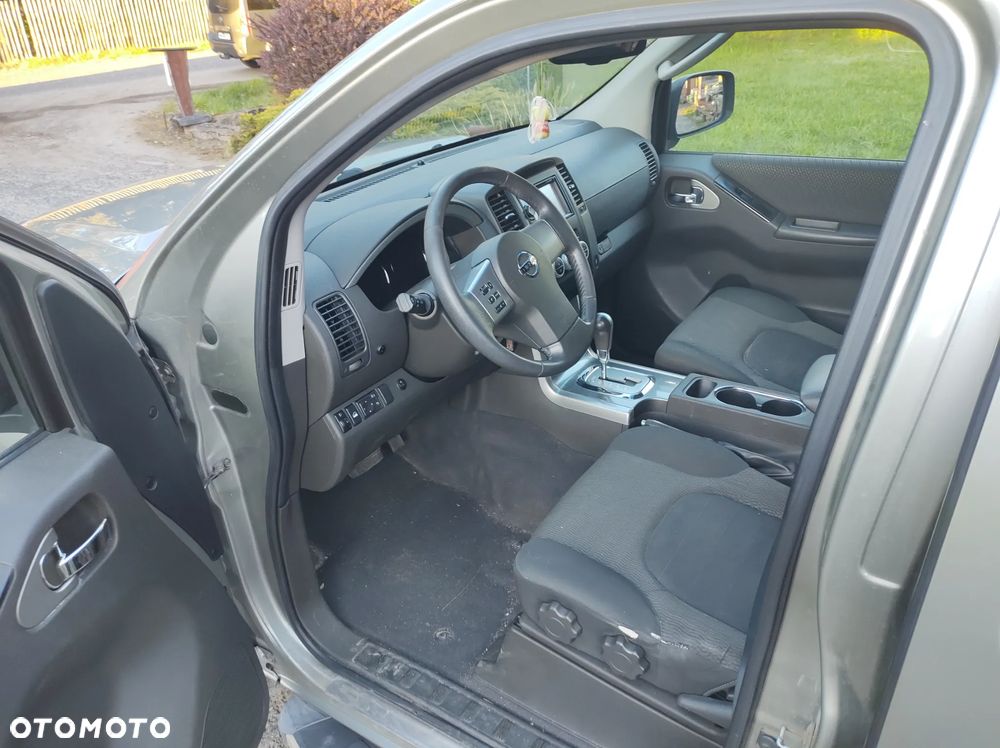 Nissan Pathfinder 2.5 D SE - 1