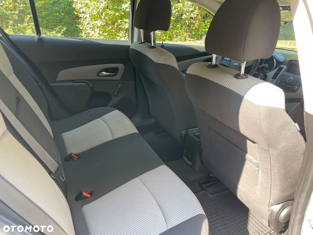 Chevrolet Cruze 1.6 LS - 18