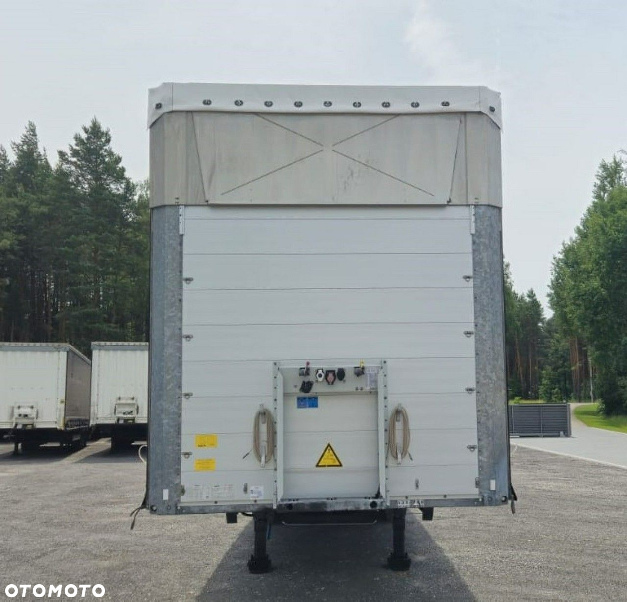 Schmitz Cargobull Firana Mega, Oś podnoszona - 3