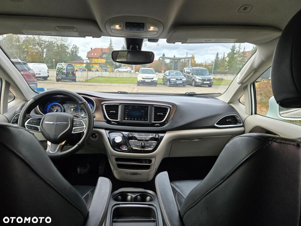 Chrysler Pacifica - 23