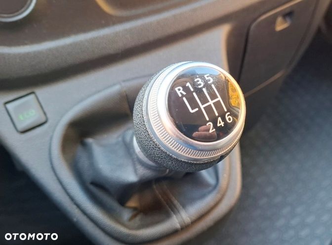 Renault TRAFIC III - 19