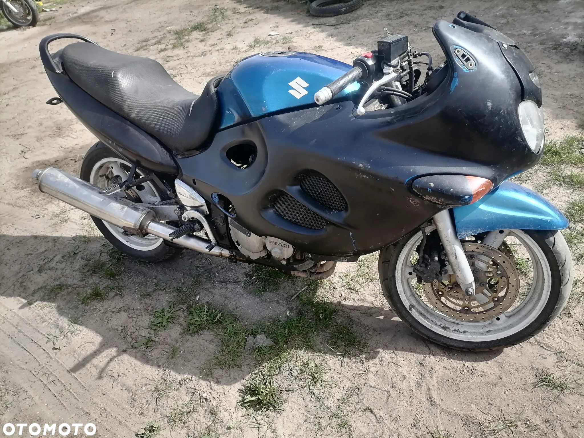Suzuki GSXF 600 GSX 600 F jajko cała na części lampa czasza bok boczek kolektor wydech silnik - 2