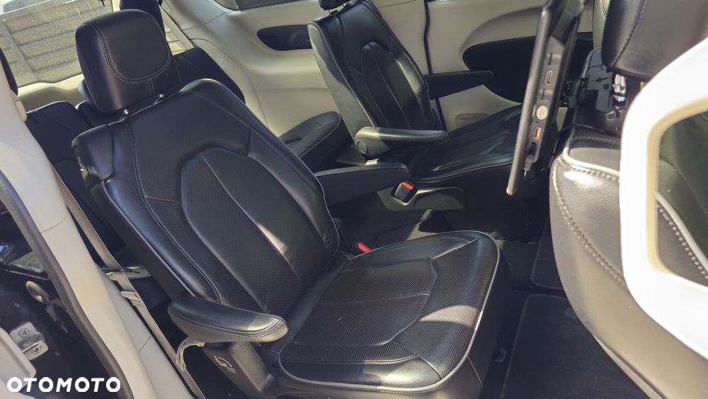 Chrysler Pacifica - 27