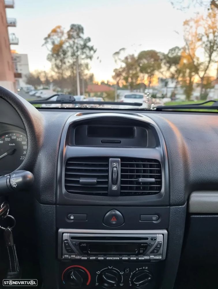 Renault Clio 1.5 dCi Confort - 6
