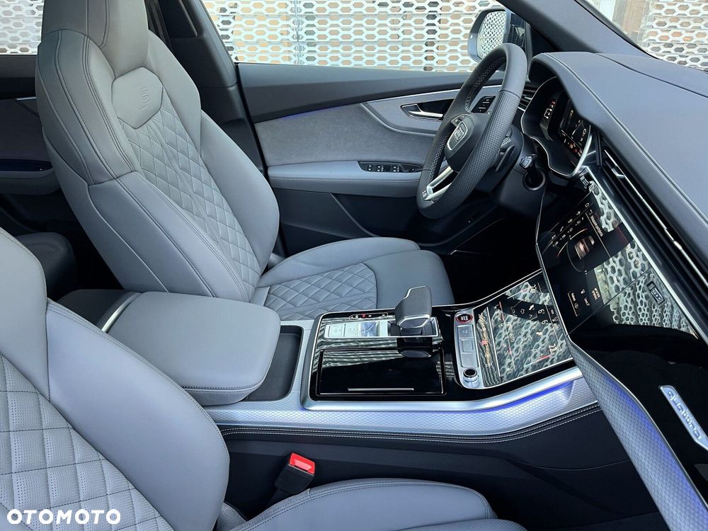 Audi SQ8 - 12