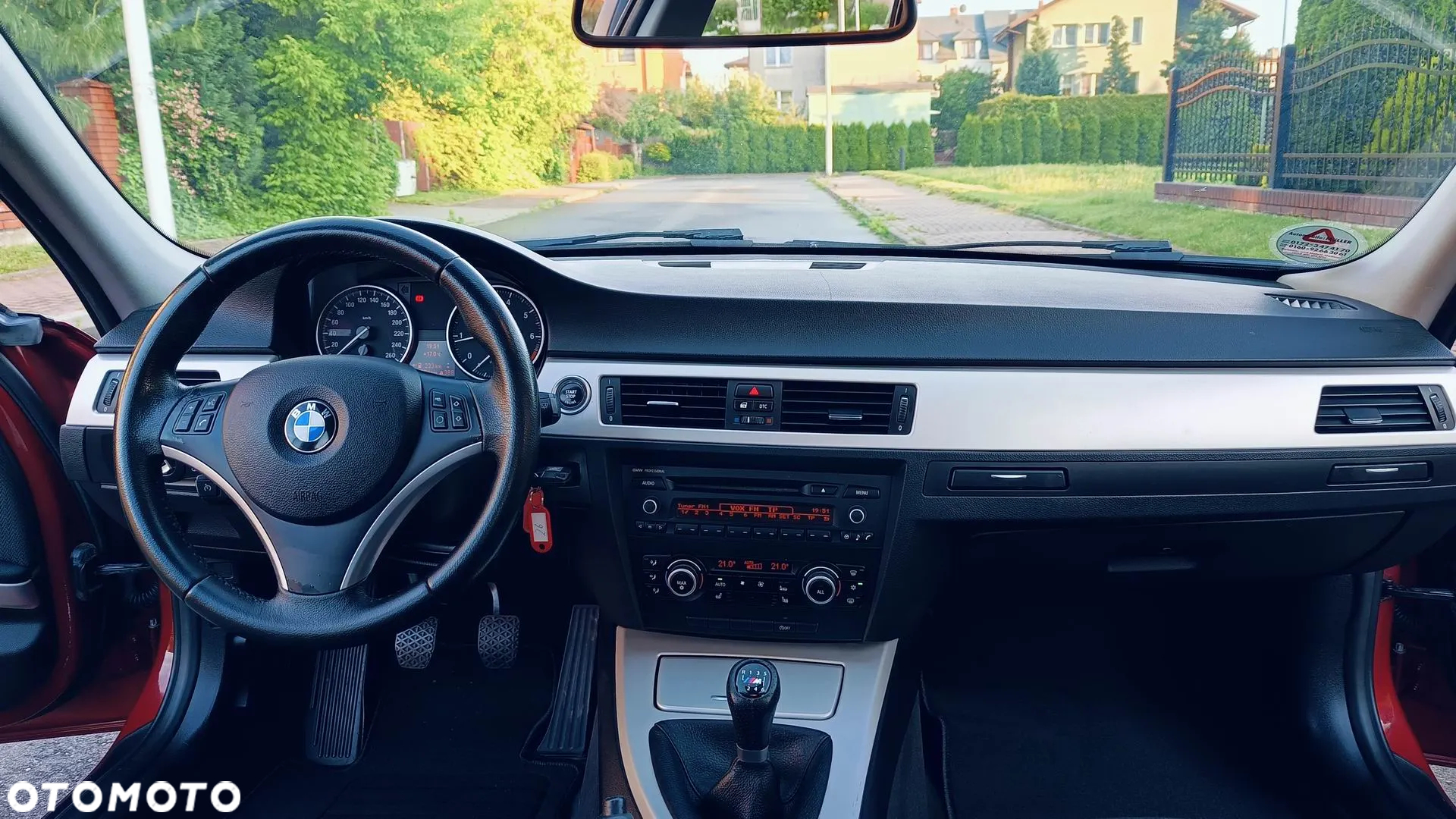 BMW Seria 3 318i Touring - 23