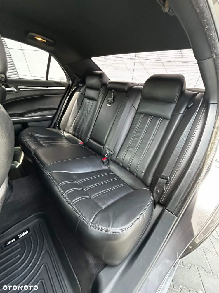 Chrysler 300s - 19