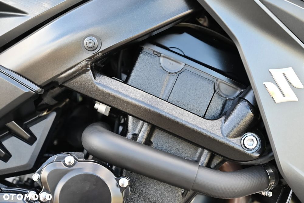 Suzuki GSX - 13