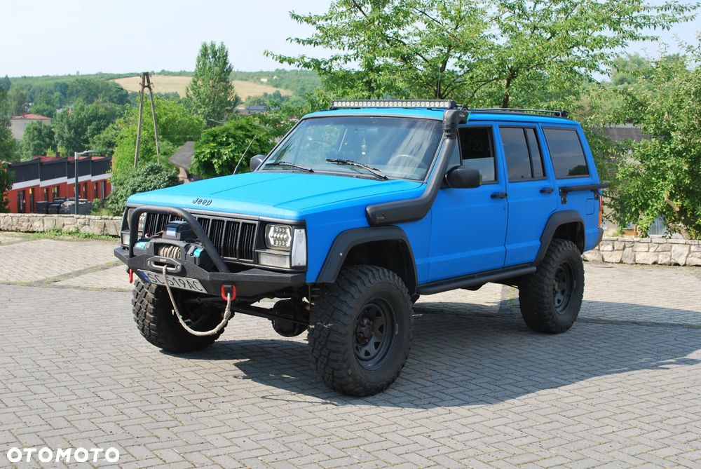 Jeep Cherokee - 10