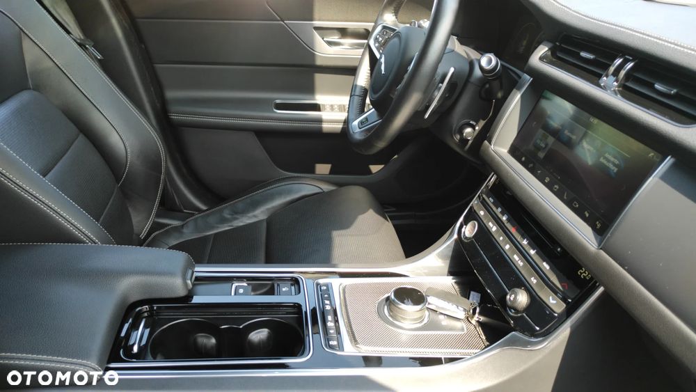 Jaguar XF 2.0 i4D AWD R-Sport - 13