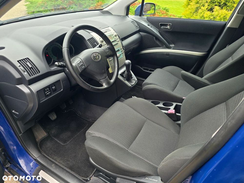Toyota Corolla Verso 2.2 D-4D X - 11