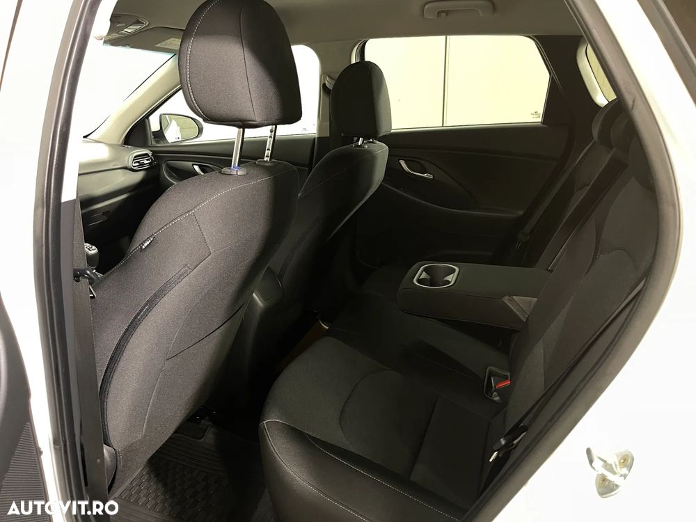 Hyundai i30 1.5 110CP M/T Highway - 12