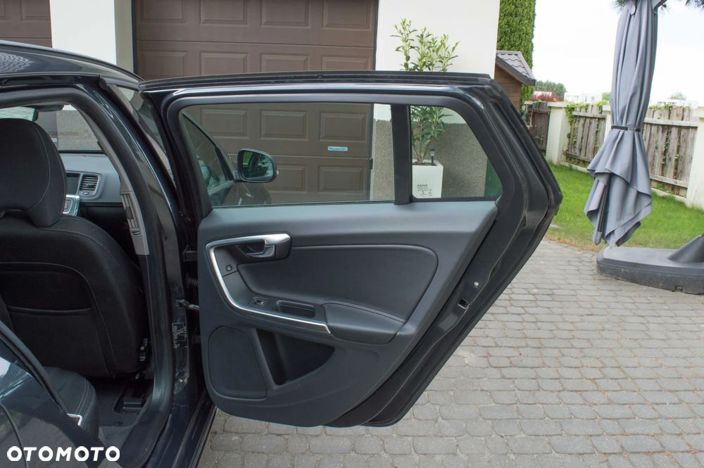 Volvo V60 D4 Business Edition - 32